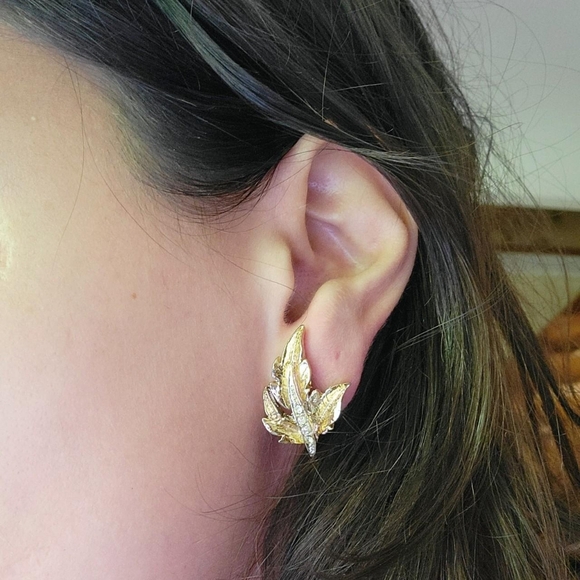 Vintage Gold Rhinestone Leaf Clip-On Earrings - Picture 1 of 8